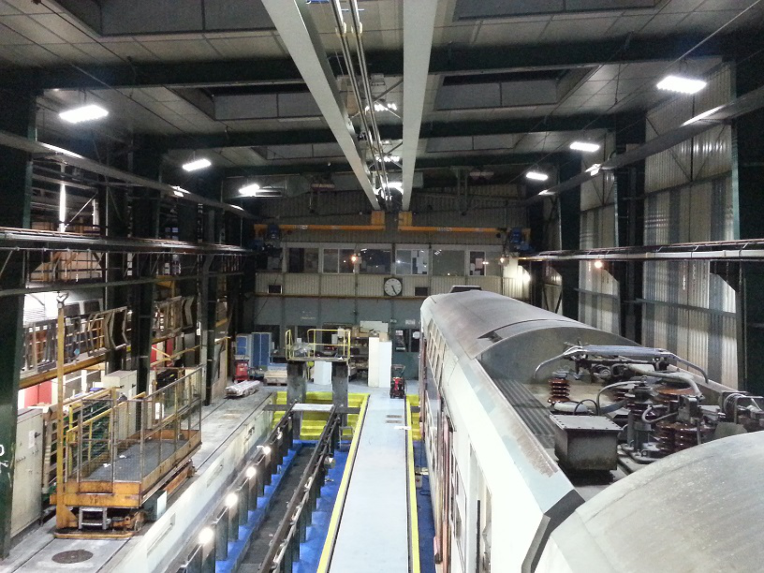 Illuminazione per capannone riparazione treni Illuminazione per capannone riparazione treni