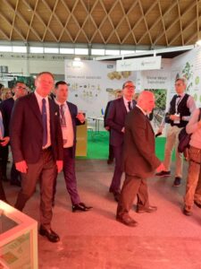 Ministro Lollobrigida visita stand LUXLED